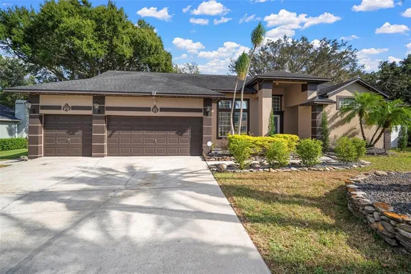 $549,000 | 424 Summit Chase Drive, Valrico, FL 33594