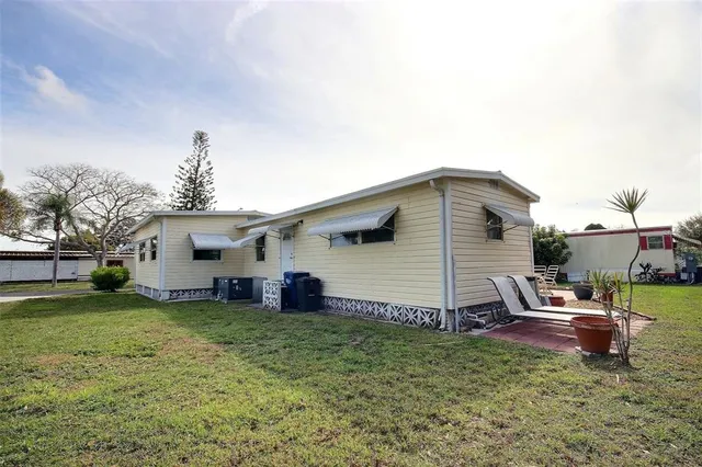 a view of a house with a yard