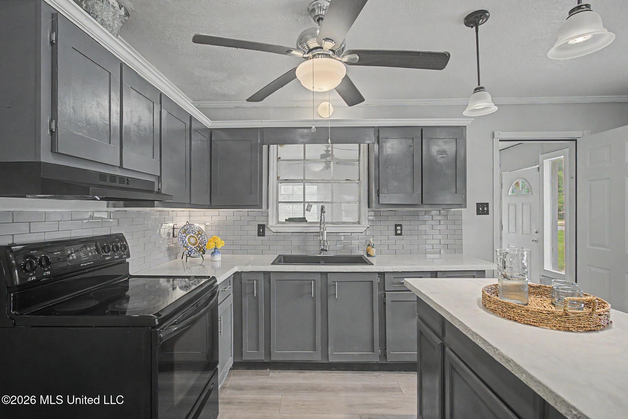 5018 Frederick Street Moss Point, MS 39563 - Photo 3 of 24 Kitchen