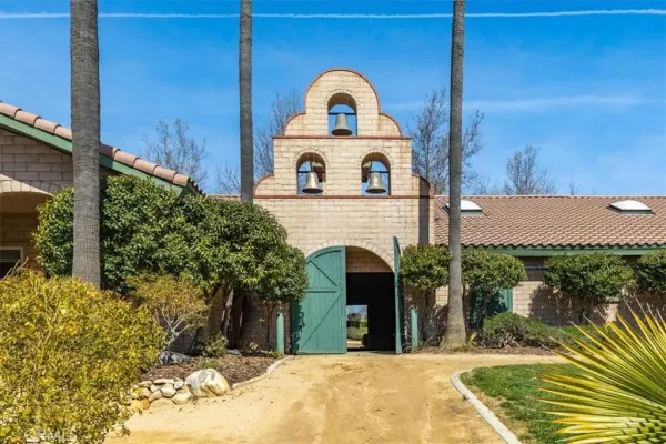a view of entryway