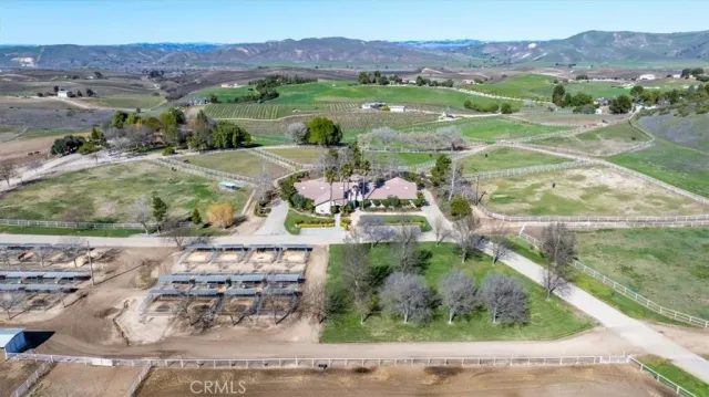 a view of a back yard of the house