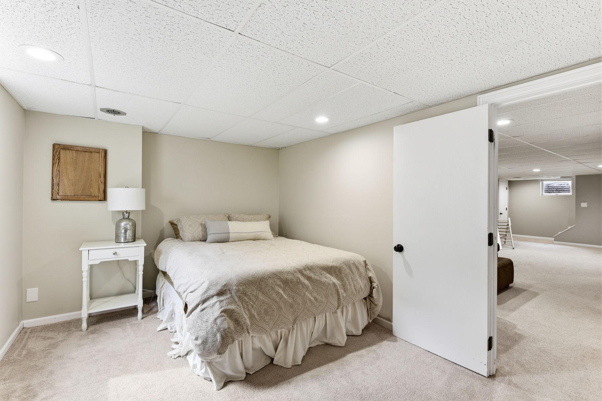 8131 Vincent Avenue South Bloomington, MN 55431 - Photo 27 of 53