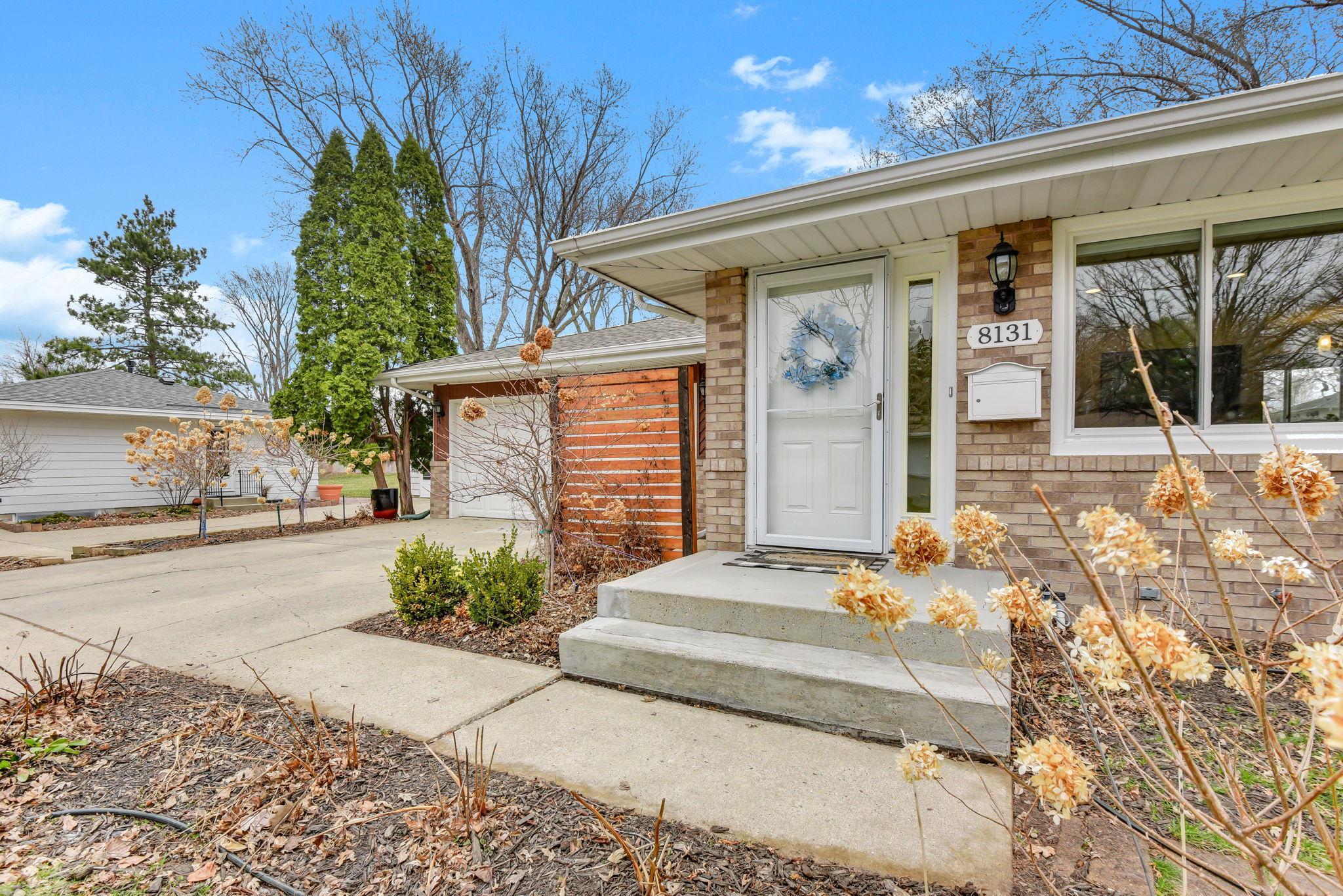 8131 Vincent Avenue South Bloomington, MN 55431 - Photo 3 of 53