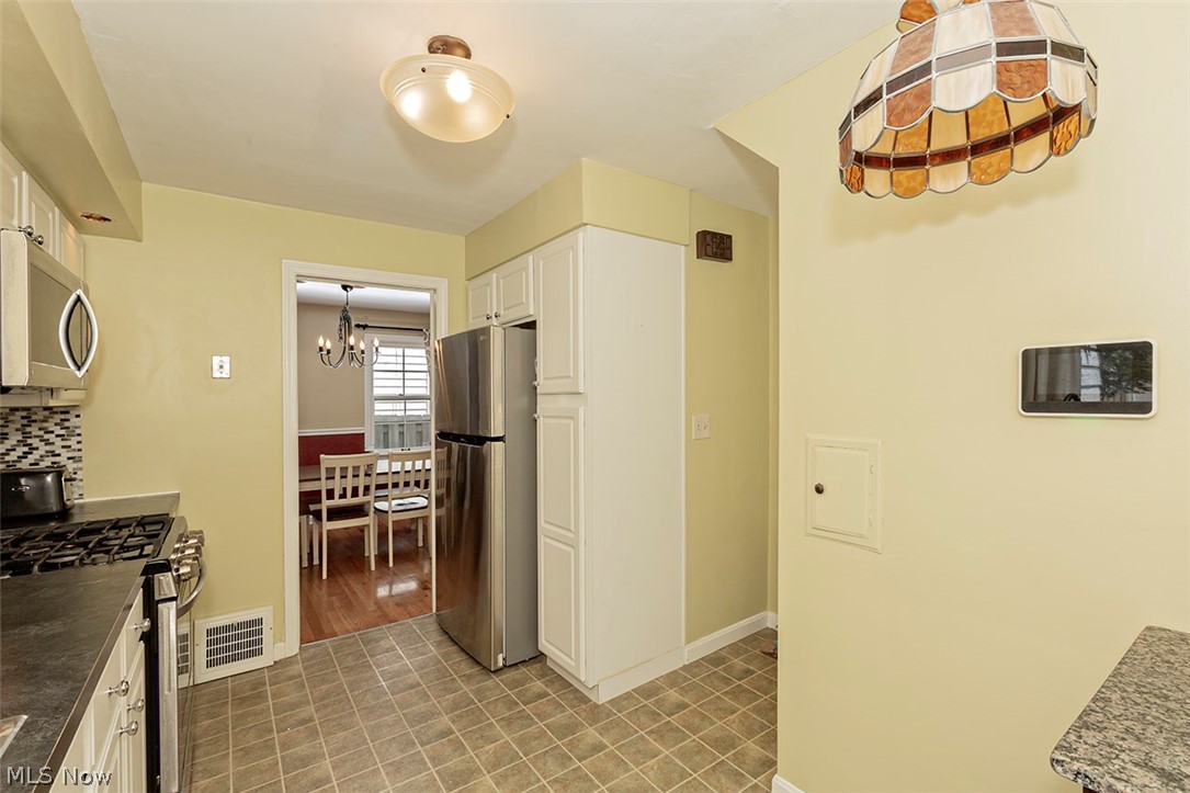 1408 Churchill Road Lyndhurst, OH 44124 - Photo 15 of 34