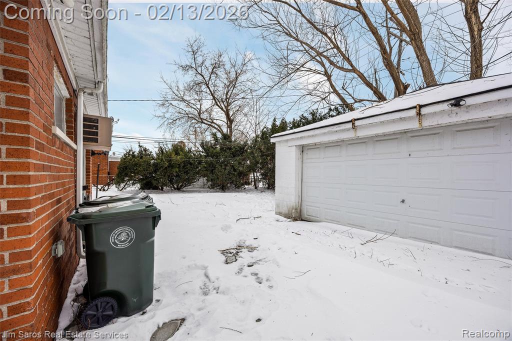 2005 Vernier Road Grosse Pointe Woods, MI 48236 - Photo 12 of 14