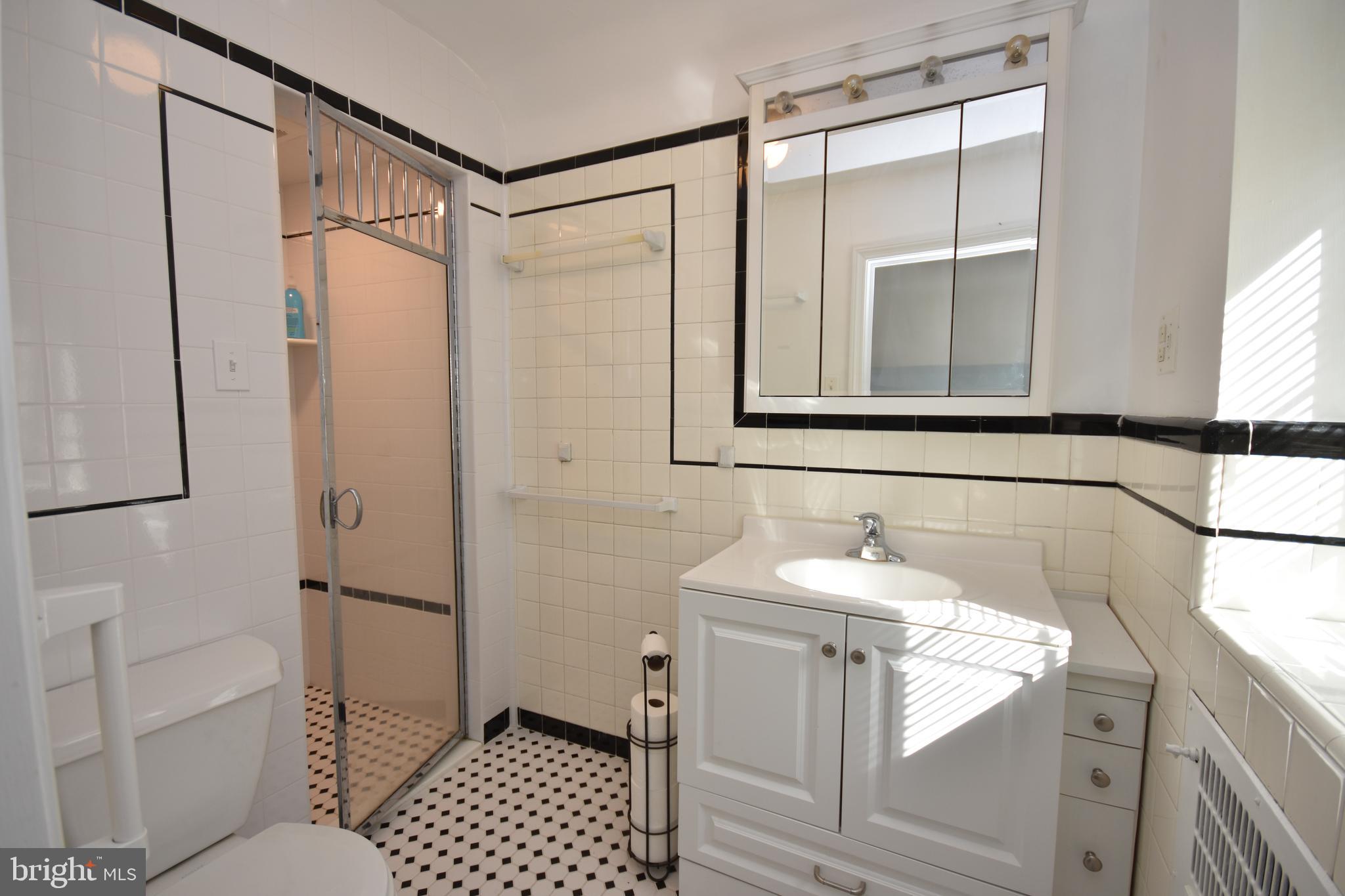 102 Madison Road Lansdowne, PA 19050 - Photo 19 of 41 Bath of Main Bdroom