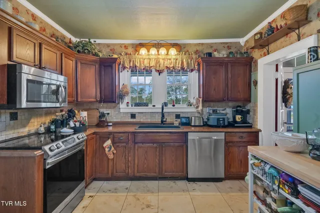 $659,900 | 8712 Highway 19E, Roan Mountain, TN 37687