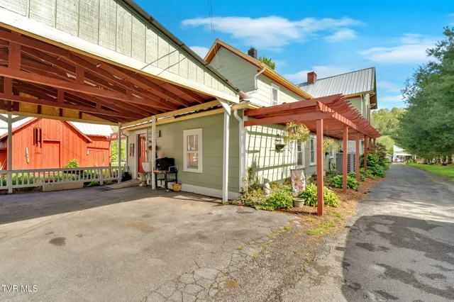 $659,900 | 8712 Highway 19E, Roan Mountain, TN 37687