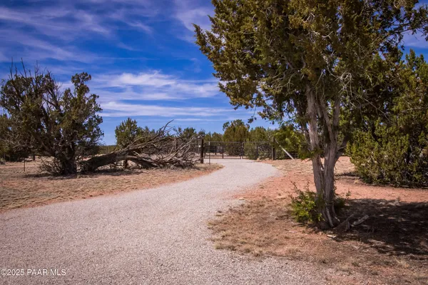 $325,000 | 53845 Cedar Drive, Seligman, AZ 86337