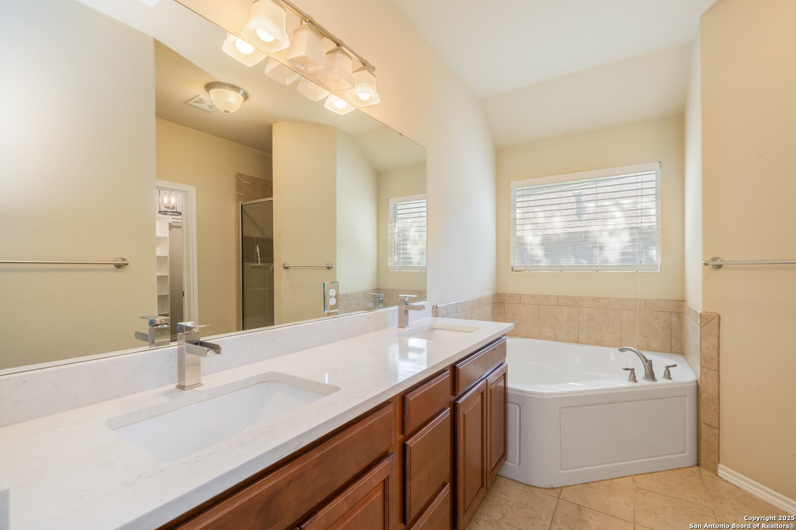 206 Club View West Seguin, TX 78155 - Photo 16 of 36 a bathroom with a tub sink and mirror