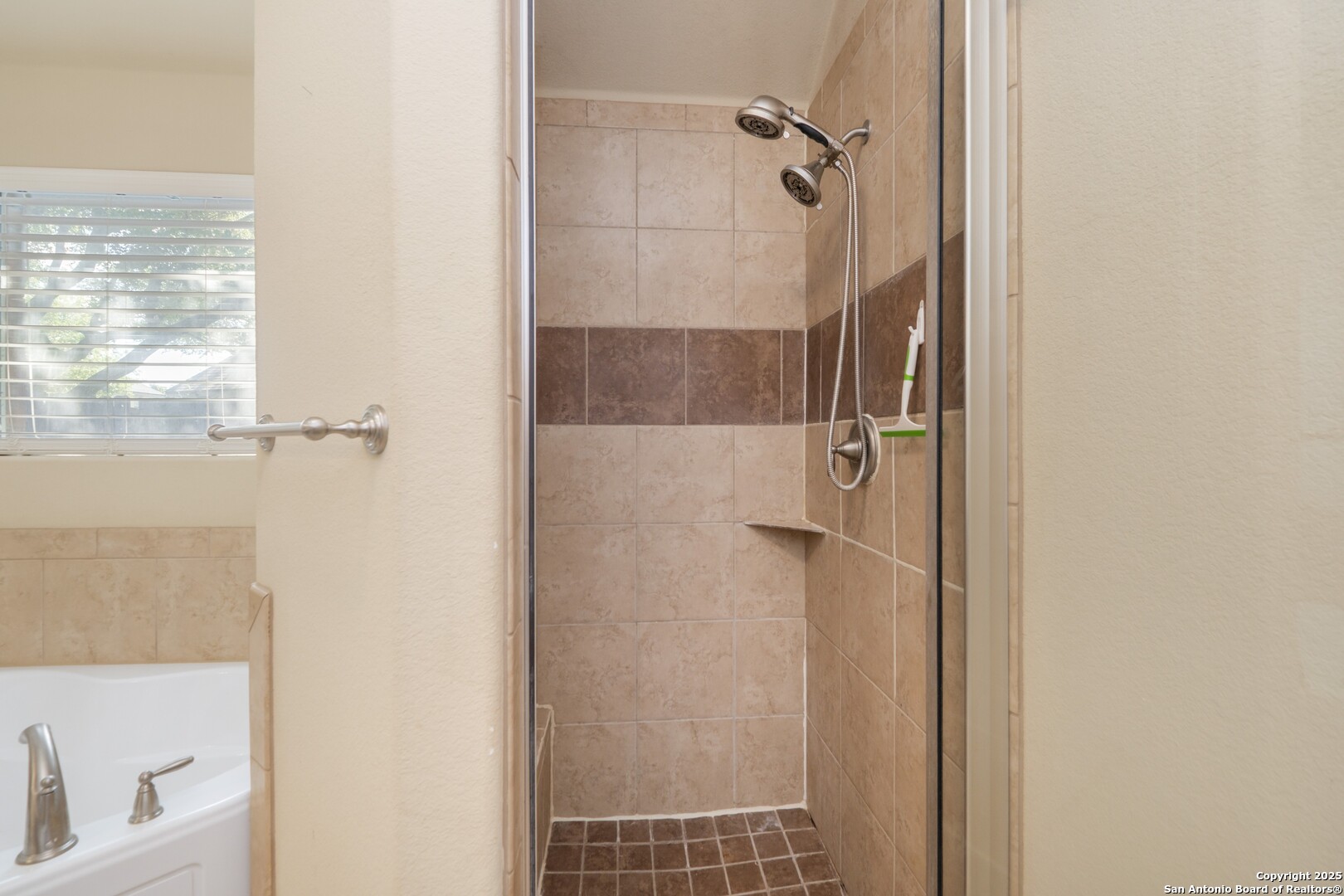 206 Club View West Seguin, TX 78155 - Photo 17 of 36 a bathroom with a shower