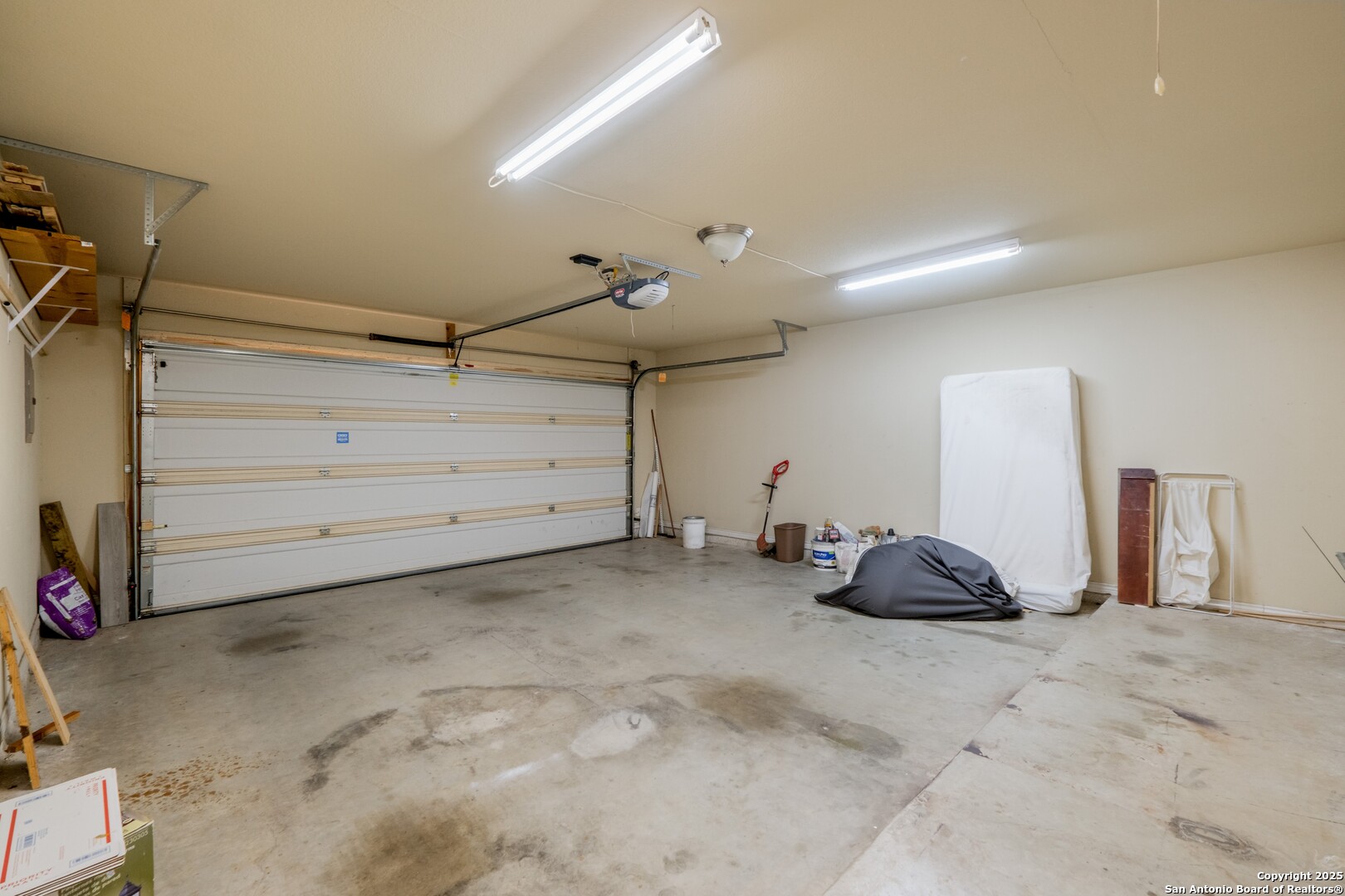 206 Club View West Seguin, TX 78155 - Photo 33 of 36 a view of a big room with closet