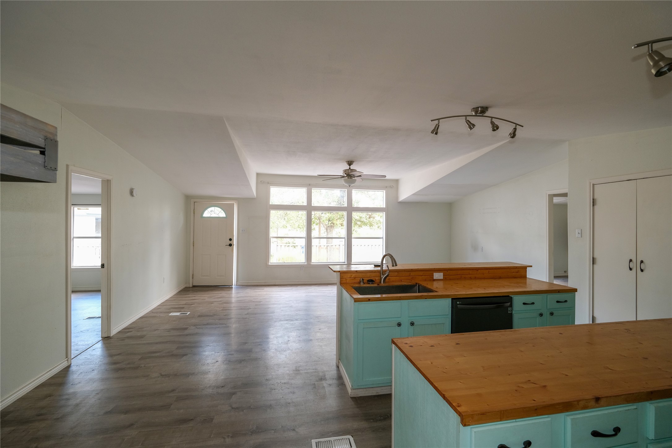 170 W Creek Trinity, TX 75862 - Photo 18 of 48 a room with pool table and windows