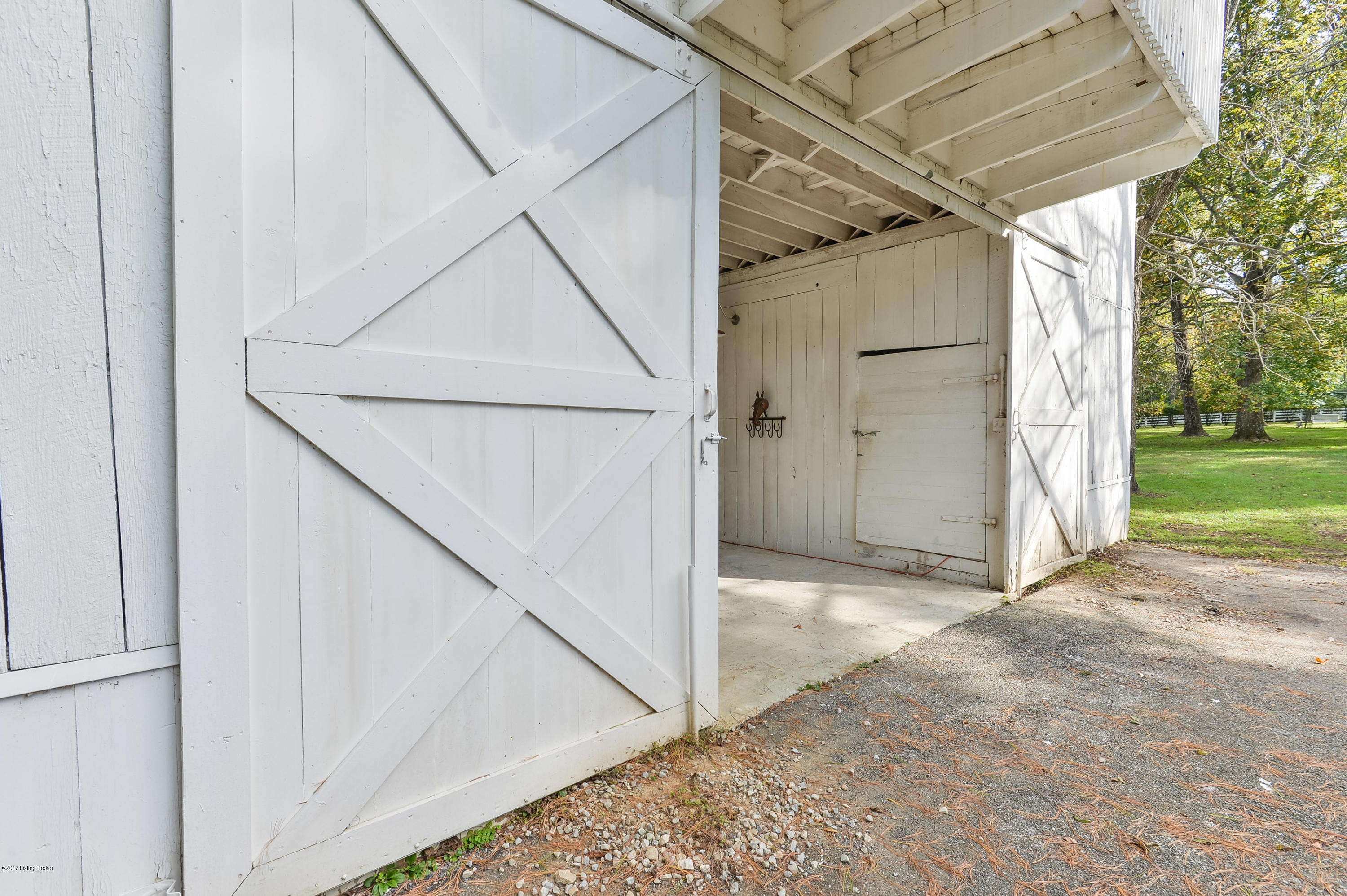 12005 East Osage Road Anchorage, KY 40223 - Photo 40 of 48 30 LSIR 20171018