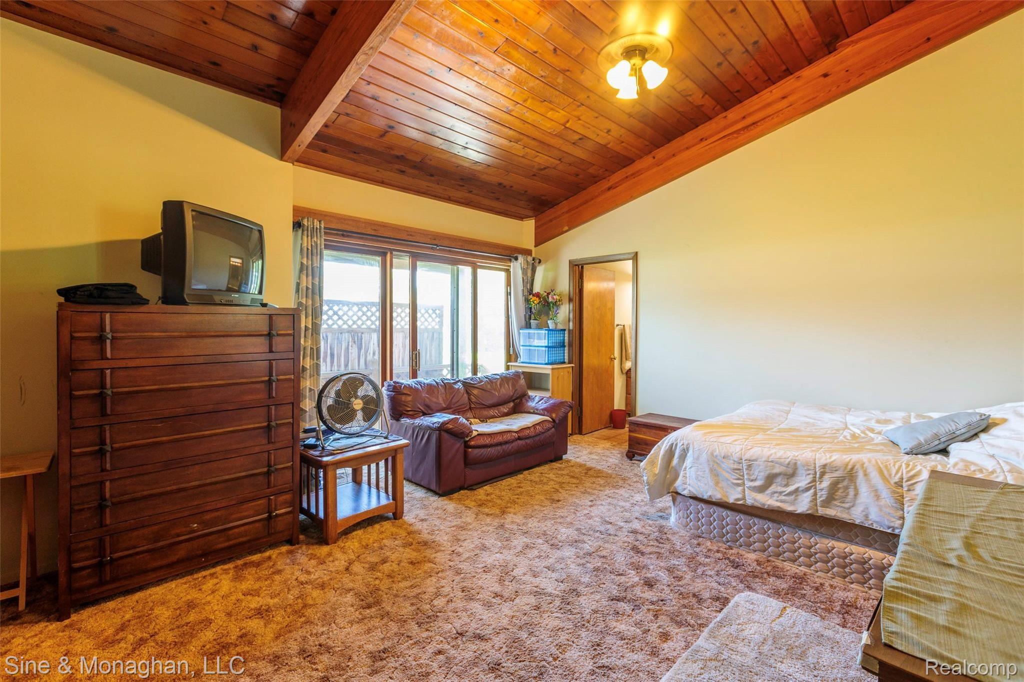 2437 River Road St. Clair, MI 48079 - Photo 13 of 68 14 MASTER BEDROOM 2437 River Rd.jpg