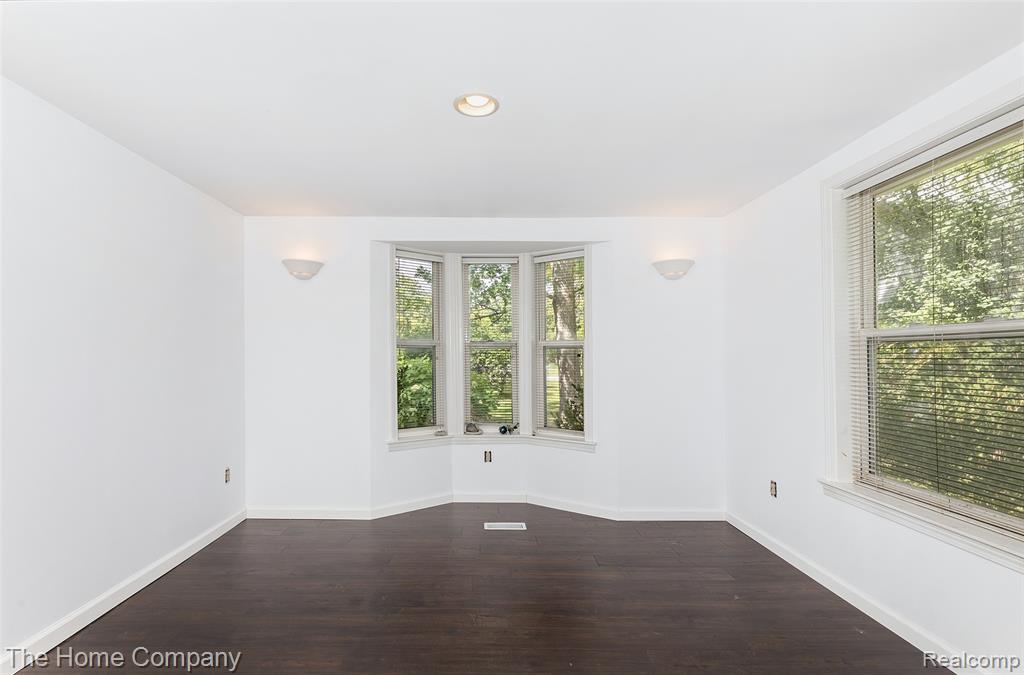 1321 South Genesee Road Burton, MI 48509 - Photo 14 of 28