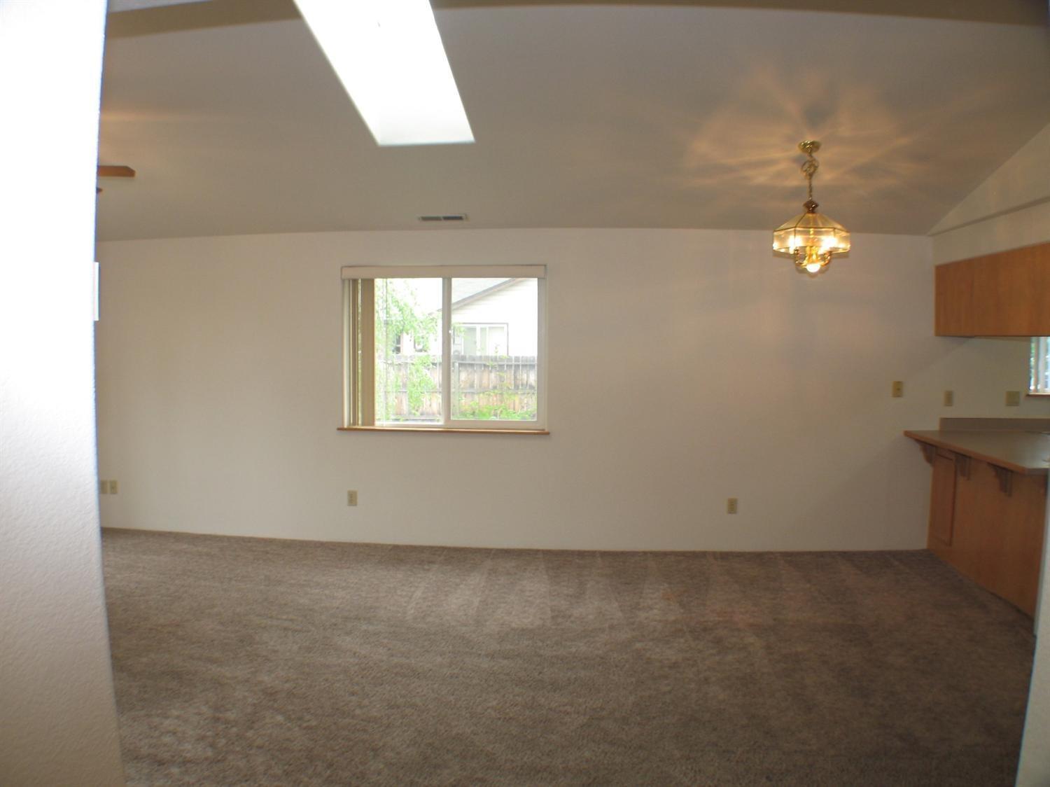 772 Tami Road Grants Pass, OR 97526 - Photo 21 of 33 Dining area.