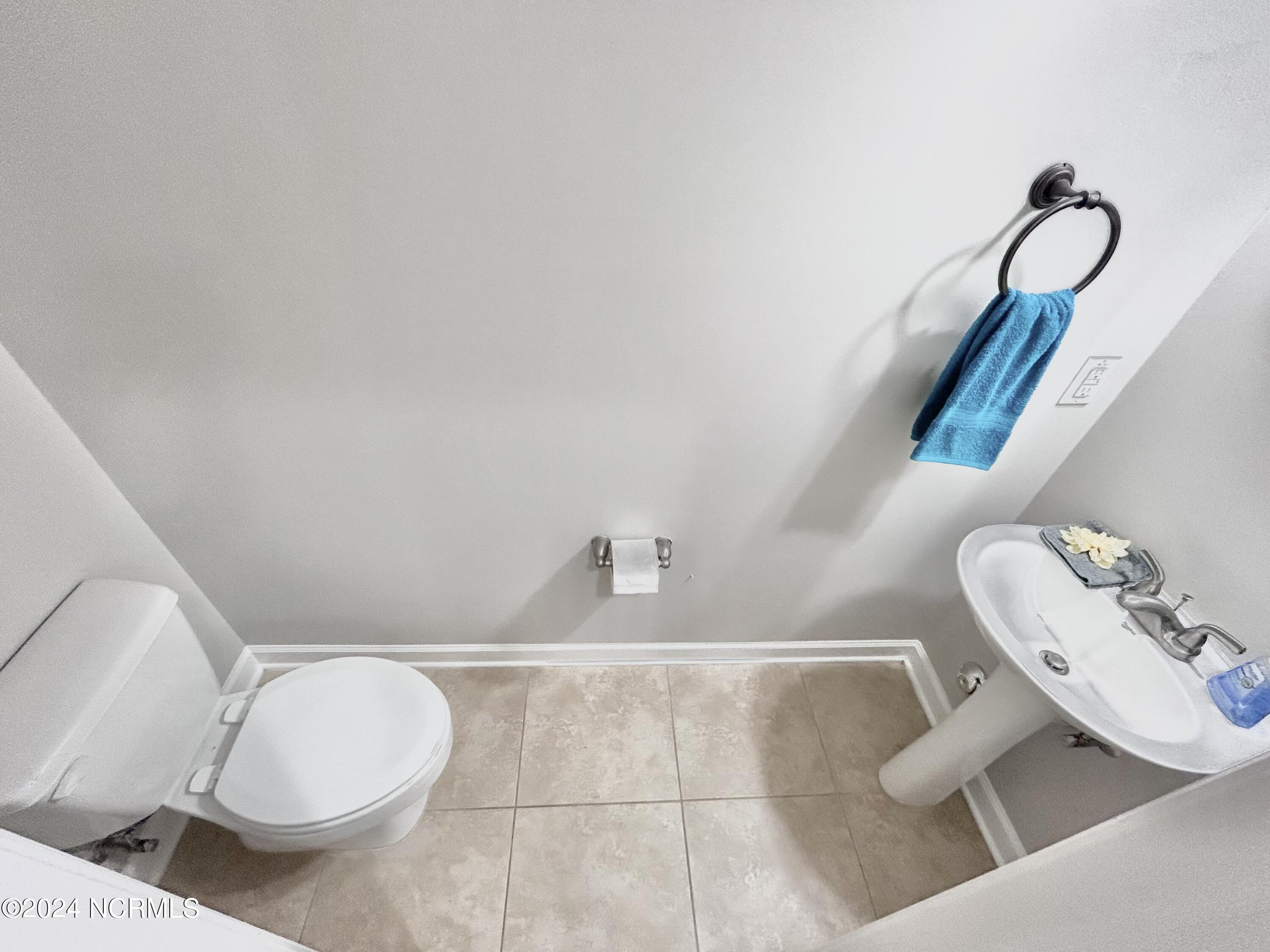 341 Old Dam Road Jacksonville, NC 28540 - Photo 41 of 45 Half Bathroom