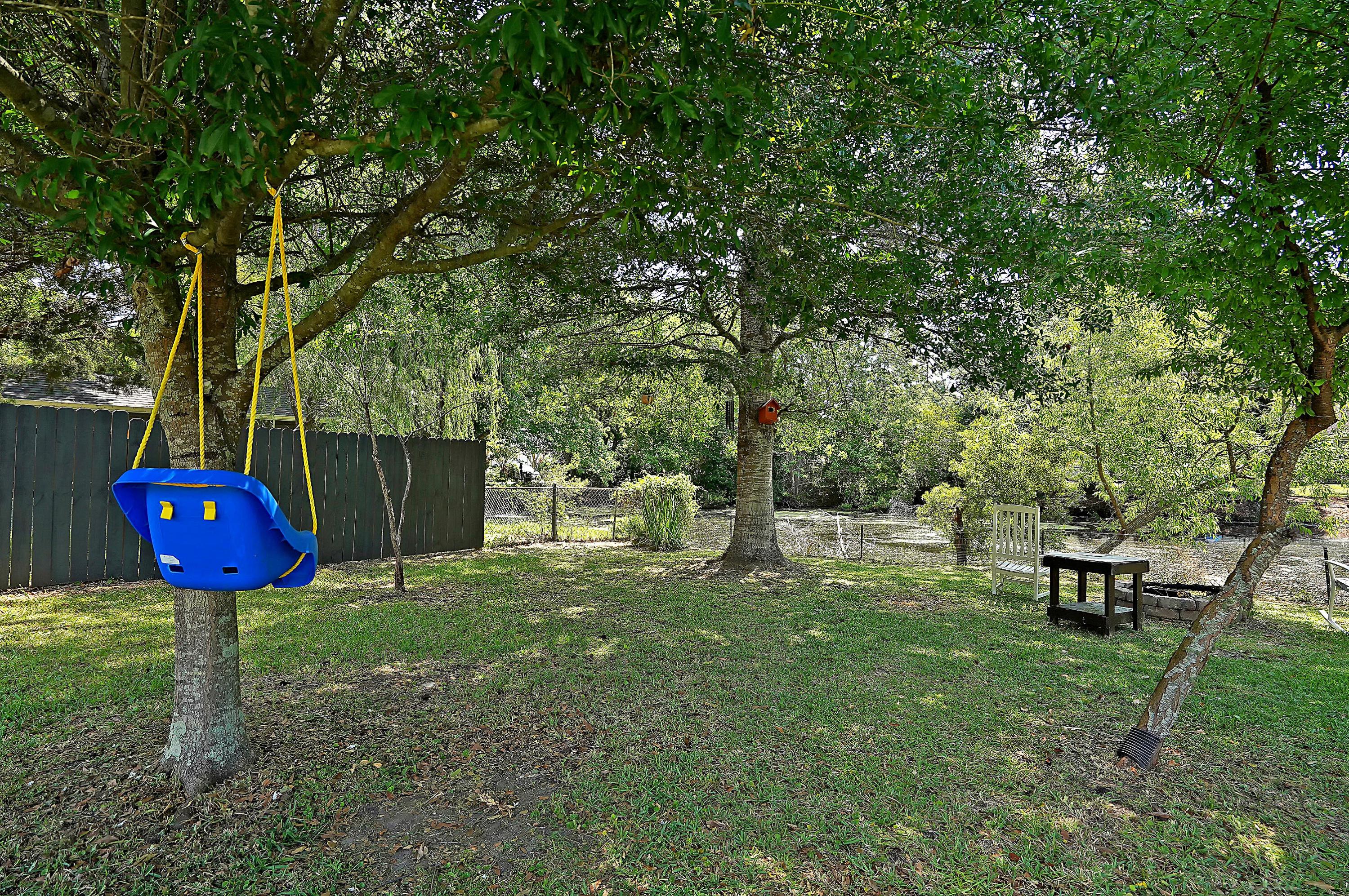 1132 Shoreham Road Charleston, SC 29412 - Photo 41 of 45 Garden area