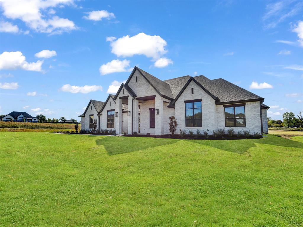 3009 Codigo Drive Weatherford, TX 76088 - Photo 4 of 40 a view of a house with a big yard