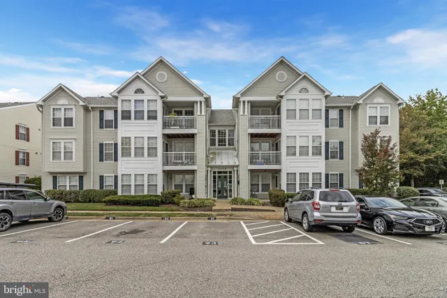 $375,000 | 7525 Snowpea Court, Unit 87, Alexandria, VA 22306
