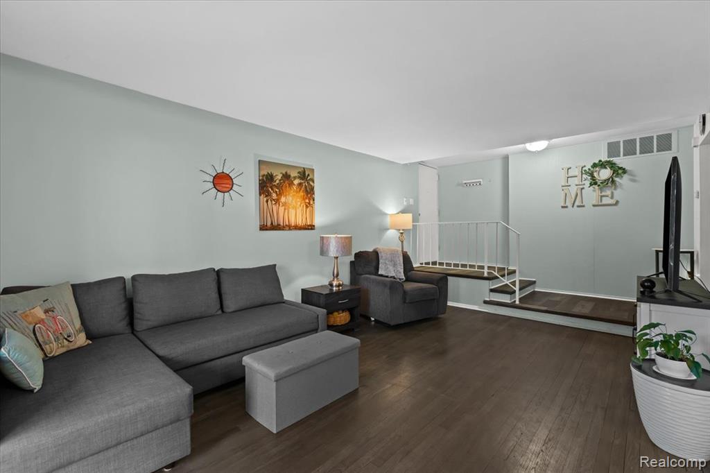 16539 Middlebelt Road, Unit 2 Livonia, MI 48154 - Photo 5 of 16 Gallery Image 5