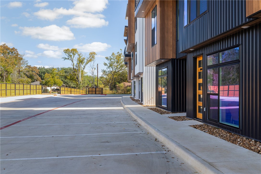 2539 East Villa Maria Road, Unit 1301 Bryan, TX 77802 - Photo 32 of 33