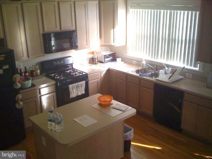 8119 Hard Shale Road Manassas, VA 20111 - Photo 5 of 23 Kitchen