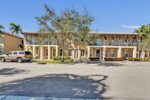 $412,000 | 1226 Southwest 147th Terrace, Unit 1226, Pembroke Pines, FL 33027