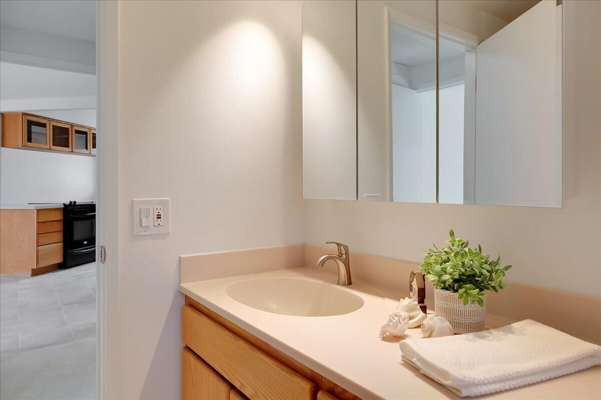 5726 Encina Road, Unit 1 Goleta, CA 93117 - Photo 14 of 36 Bath