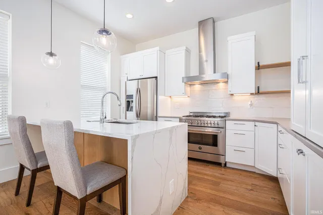 $799,000 | 120 South Niles Avenue, South Bend, IN 46617