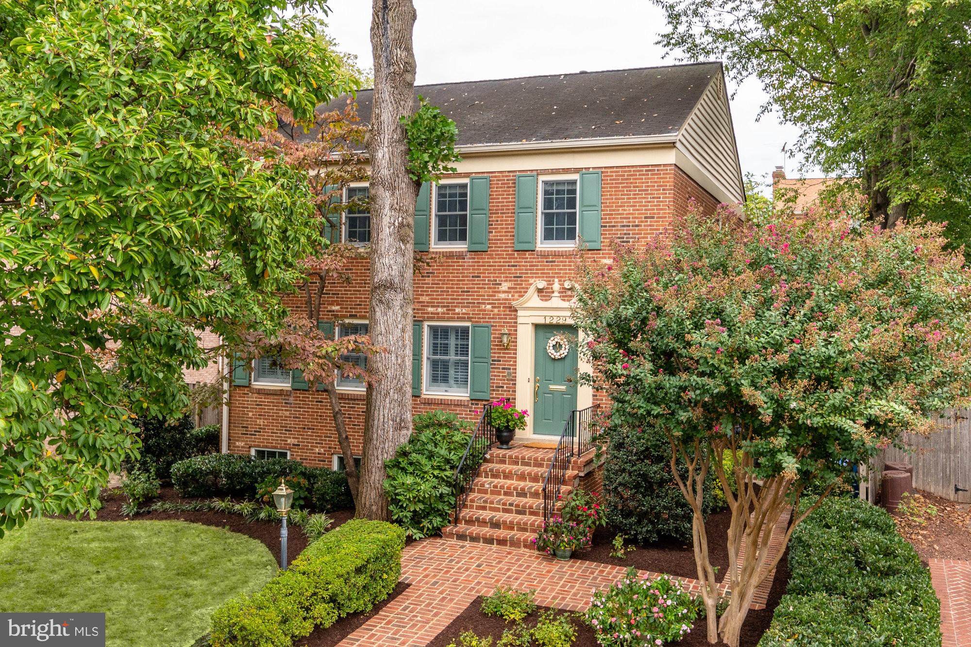 1229 Kensington Road McLean, VA 22101 - Photo 1 of 55 Gallery Image 1