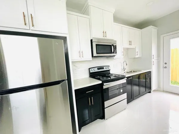 $950 | 208 West Rutherford Avenue, Unit 1, Edinburg, TX 78541