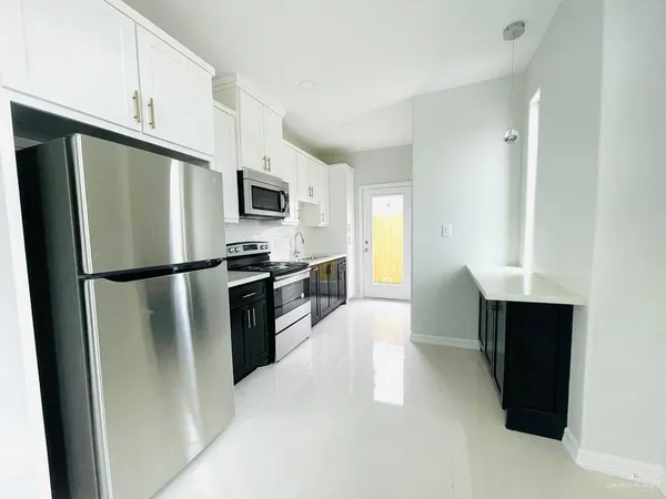 $950 | 208 West Rutherford Avenue, Unit 1, Edinburg, TX 78541