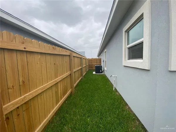 $950 | 208 West Rutherford Avenue, Unit 1, Edinburg, TX 78541