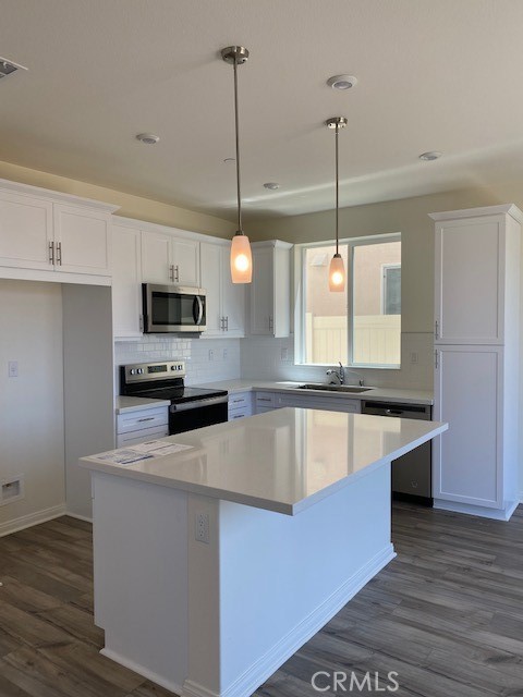 934 Helena Ridge Lake Elsinore, CA 92530 - Photo 5 of 48