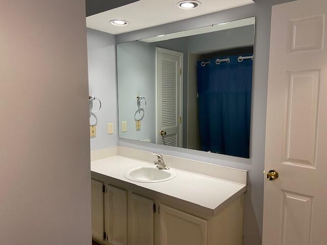 17545 Reitsma Lane Spring Lake, MI 49456 - Photo 15 of 21 Main full bathroom