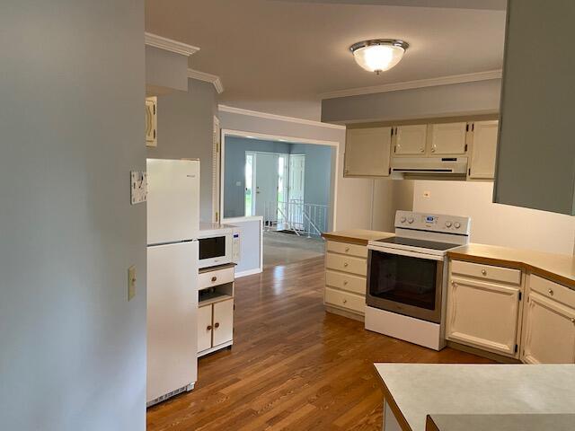 17545 Reitsma Lane Spring Lake, MI 49456 - Photo 4 of 21 Kitchen