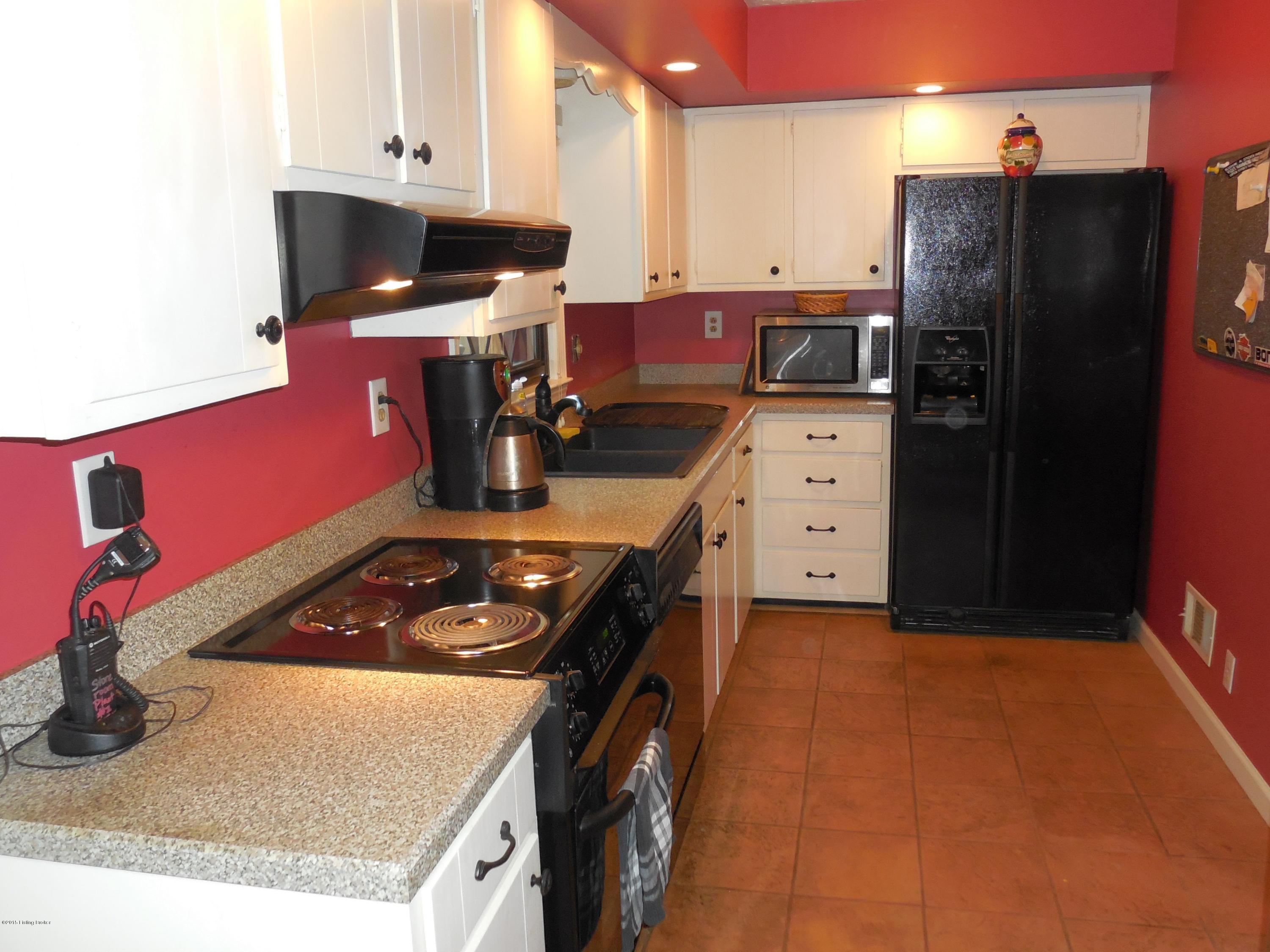 7403 Switch Bark Road Louisville, KY 40228 - Photo 4 of 16 kitchen
