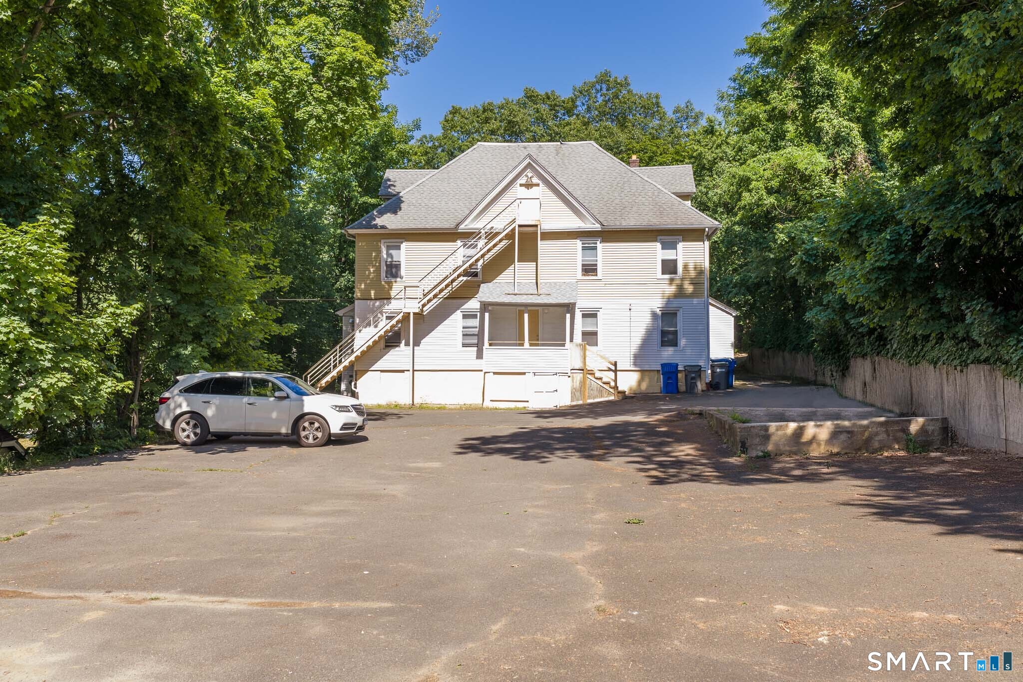 12 Arch Street Manchester, CT 06040 - Photo 4 of 40