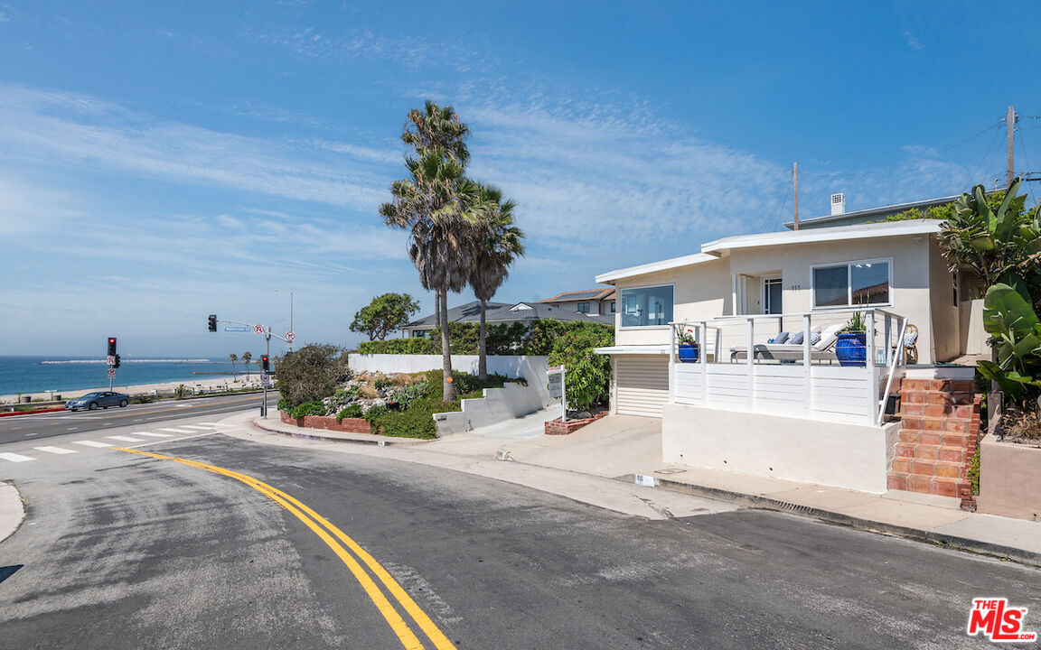 111 Waterview Street Playa del Rey, CA 90293 - Photo 2 of 33 Gallery Image 2