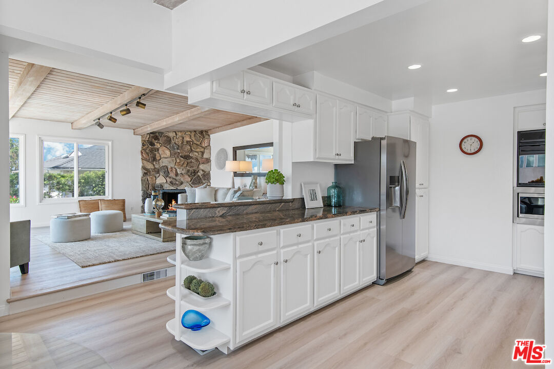 111 Waterview Street Playa del Rey, CA 90293 - Photo 9 of 33 Gallery Image 9