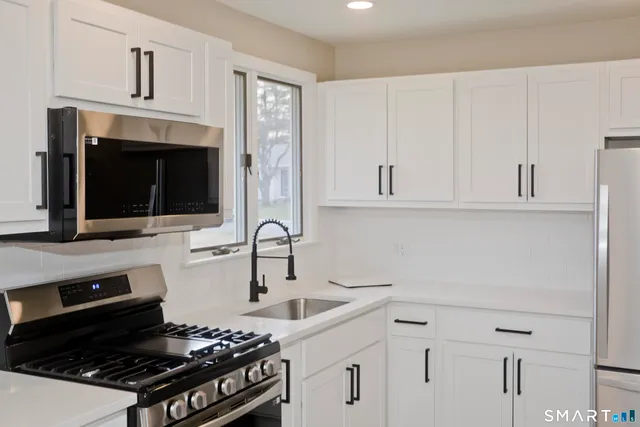 $325,000 | 2 Pearl St Extension, Enfield, CT 06082