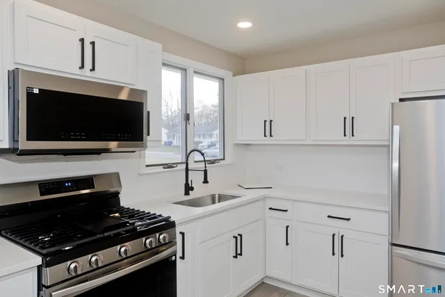 $325,000 | 2 Pearl St Extension, Enfield, CT 06082