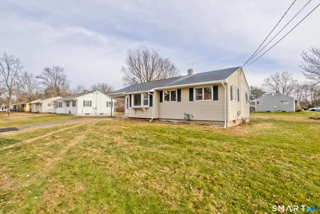 $325,000 | 2 Pearl St Extension, Enfield, CT 06082