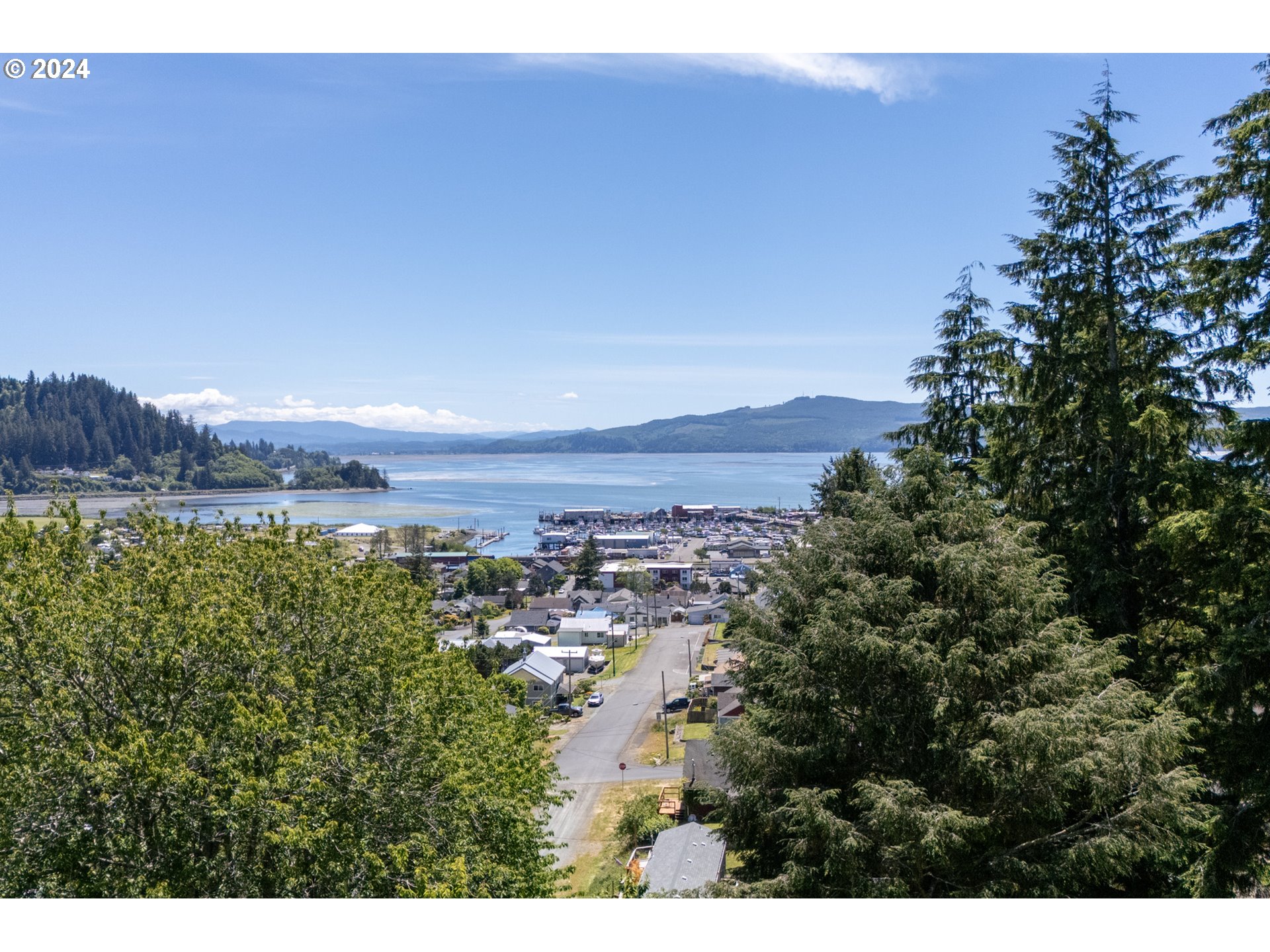 1507 Fir Avenue Garibaldi, OR 97118 - Photo 4 of 15 Gallery Image 4