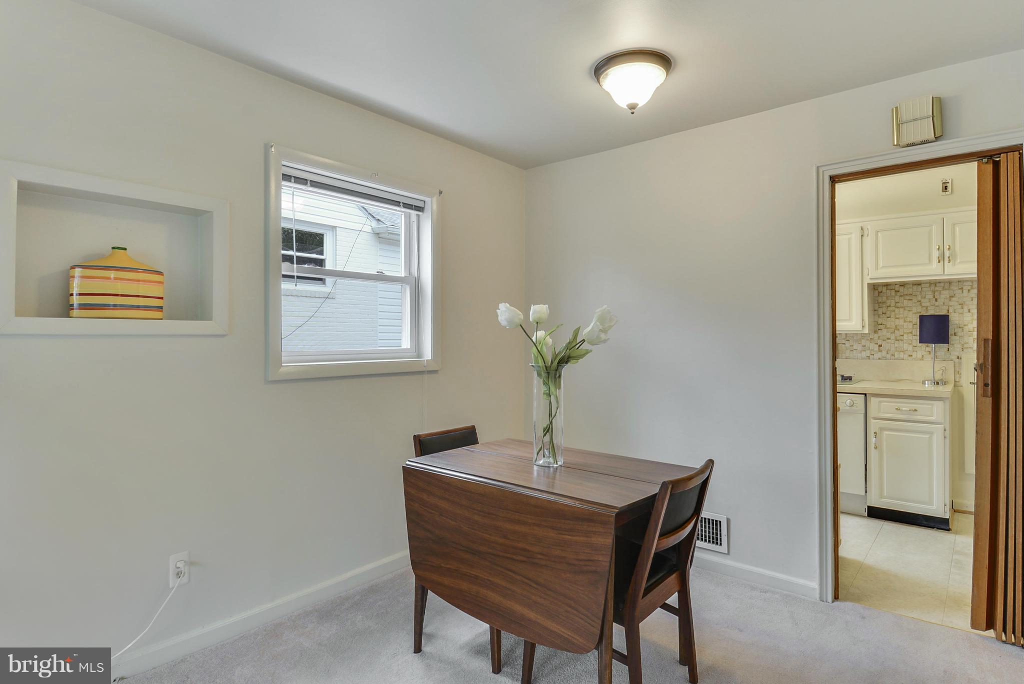 12613 Epping Road Silver Spring, MD 20906 - Photo 8 of 29 a room with a table and chair