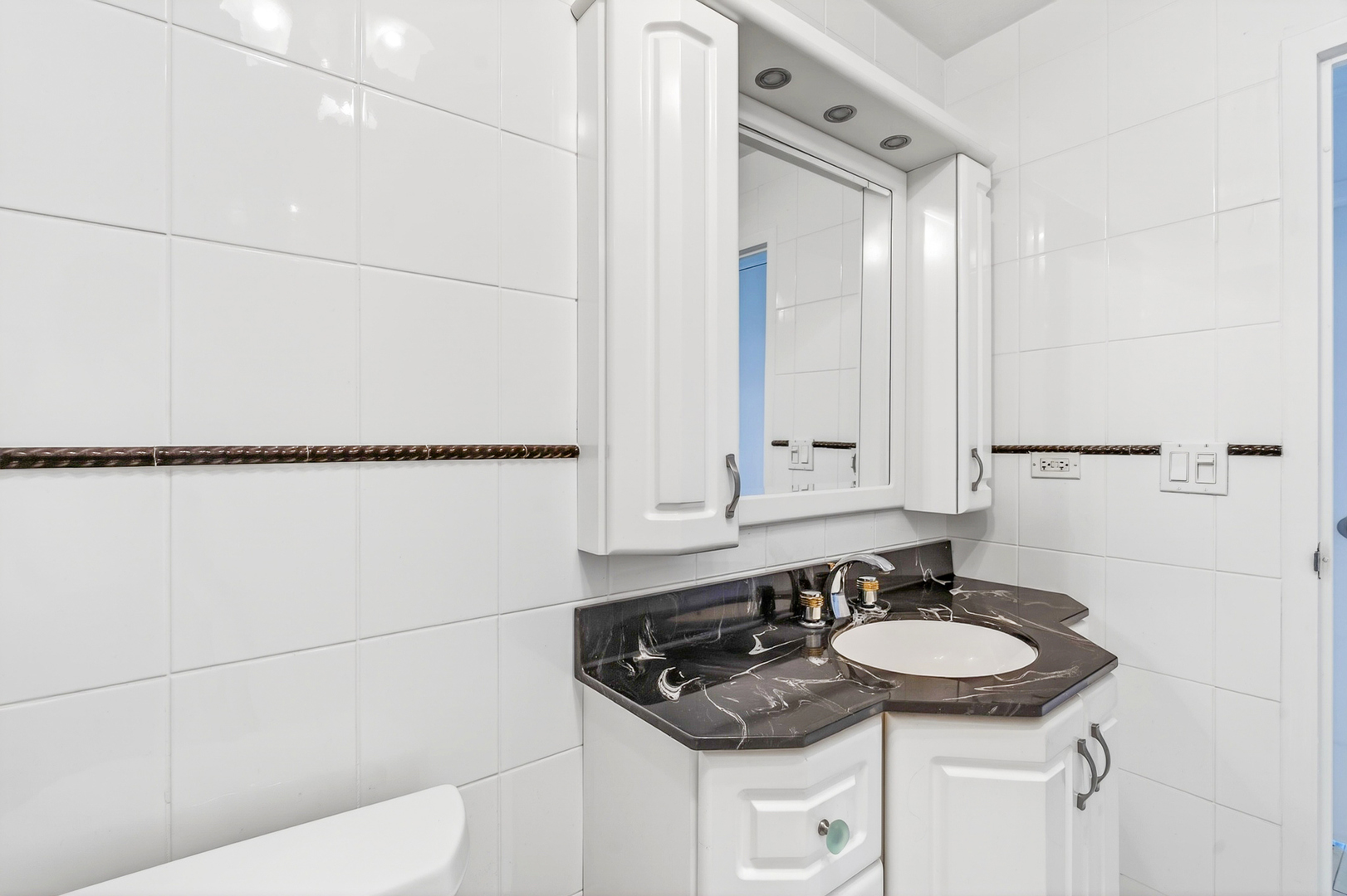 6007 North Sheridan Road, Unit 11G Chicago, IL 60660 - Photo 19 of 38