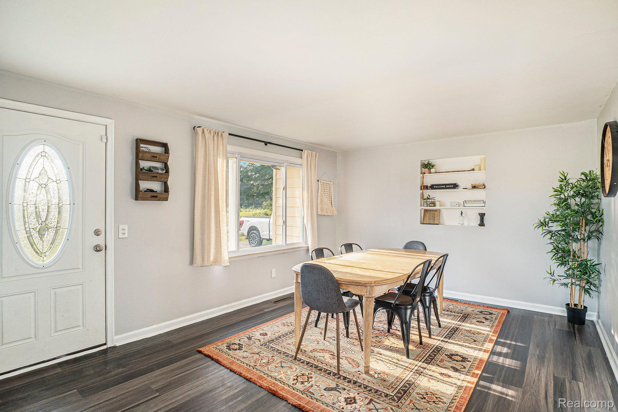14498 Eddy Lake Road Fenton, MI 48430 - Photo 3 of 18 Dining room
