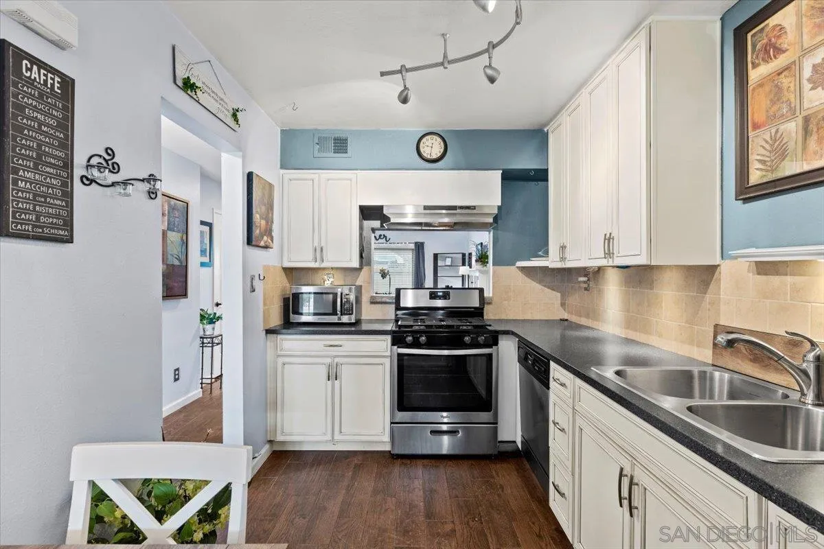 6821 Alvarado Road, Unit 2 San Diego, CA 92120 - Photo 11 of 26